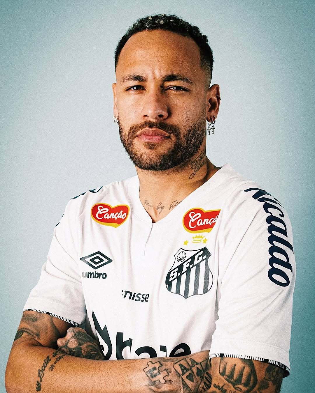 尽享体育世界-内马尔在切尔西比赛中重要助攻，比赛规则变更引发热议！观众掌声雷动的简单介绍-尽享体育世界