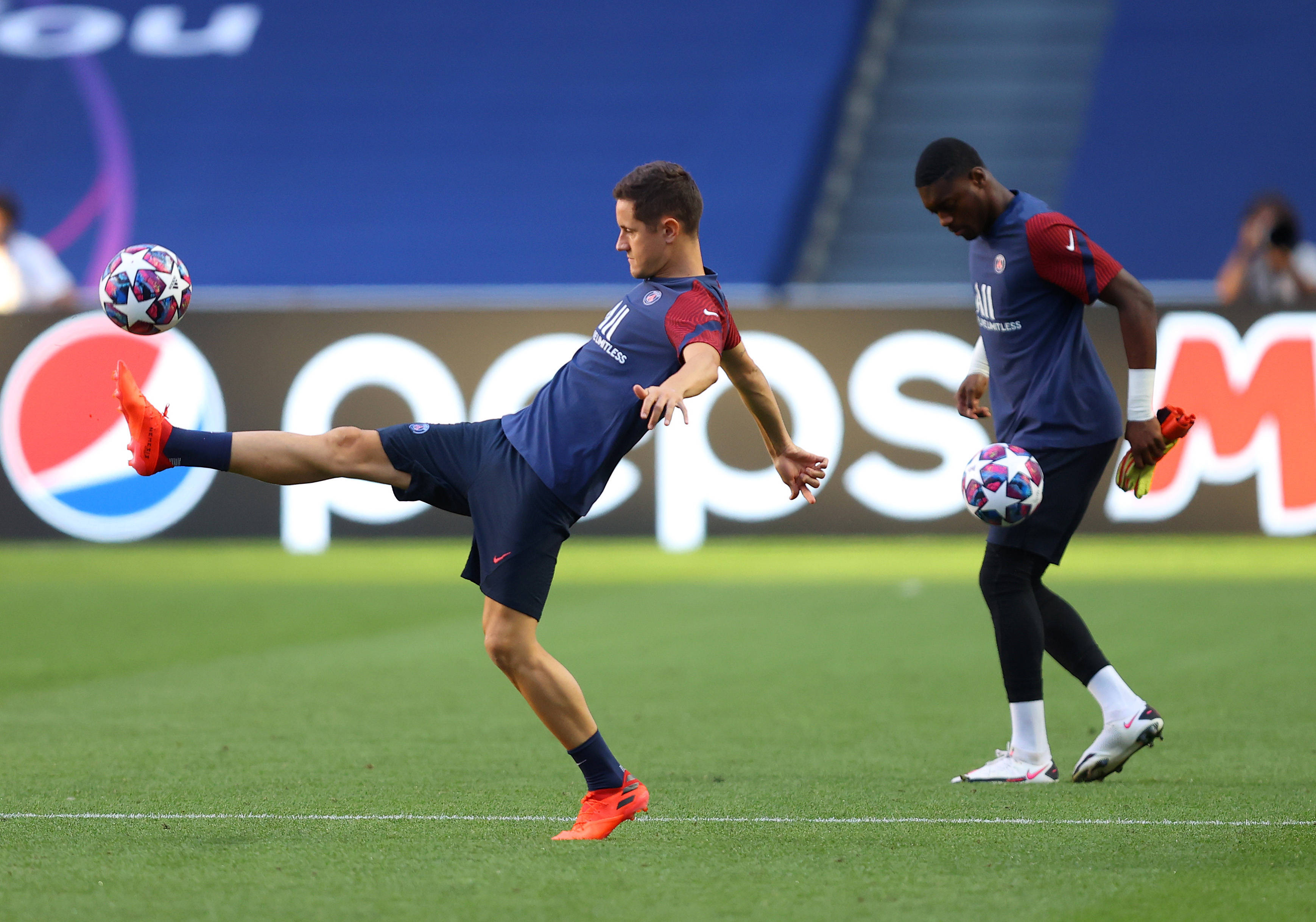 关于巴黎圣日耳曼发布备战花絮，清晨内部沟通，意大利杯任务艰巨，阵容厚度经受考验的信息