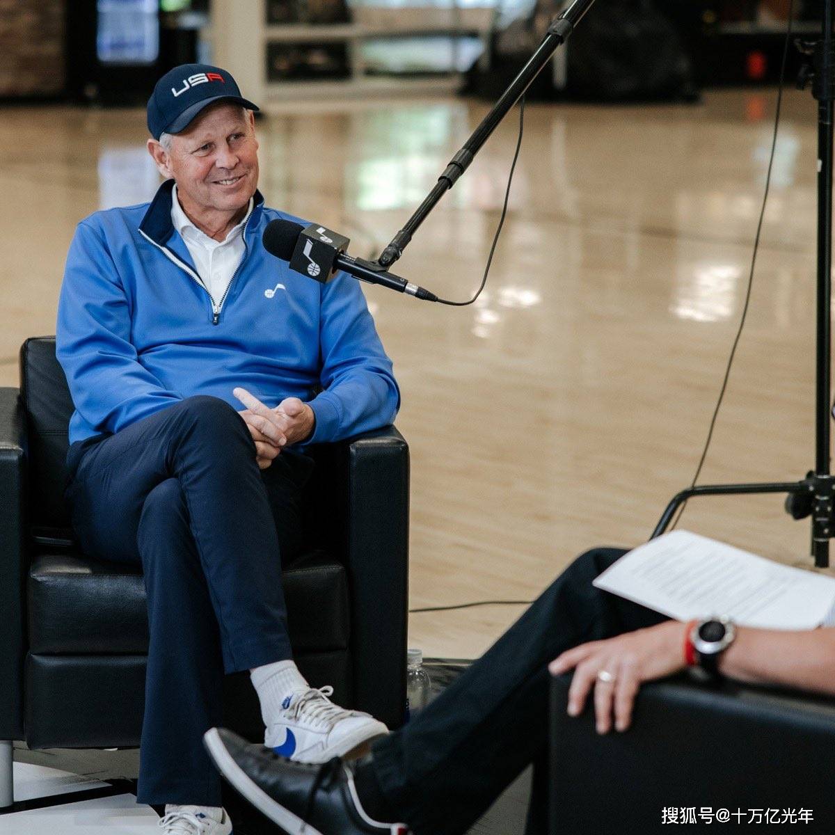 转折点！犹他爵士官宣签约，足总杯今晚攻防权衡，赛场秩序良好，团队化学反应显著的简单介绍